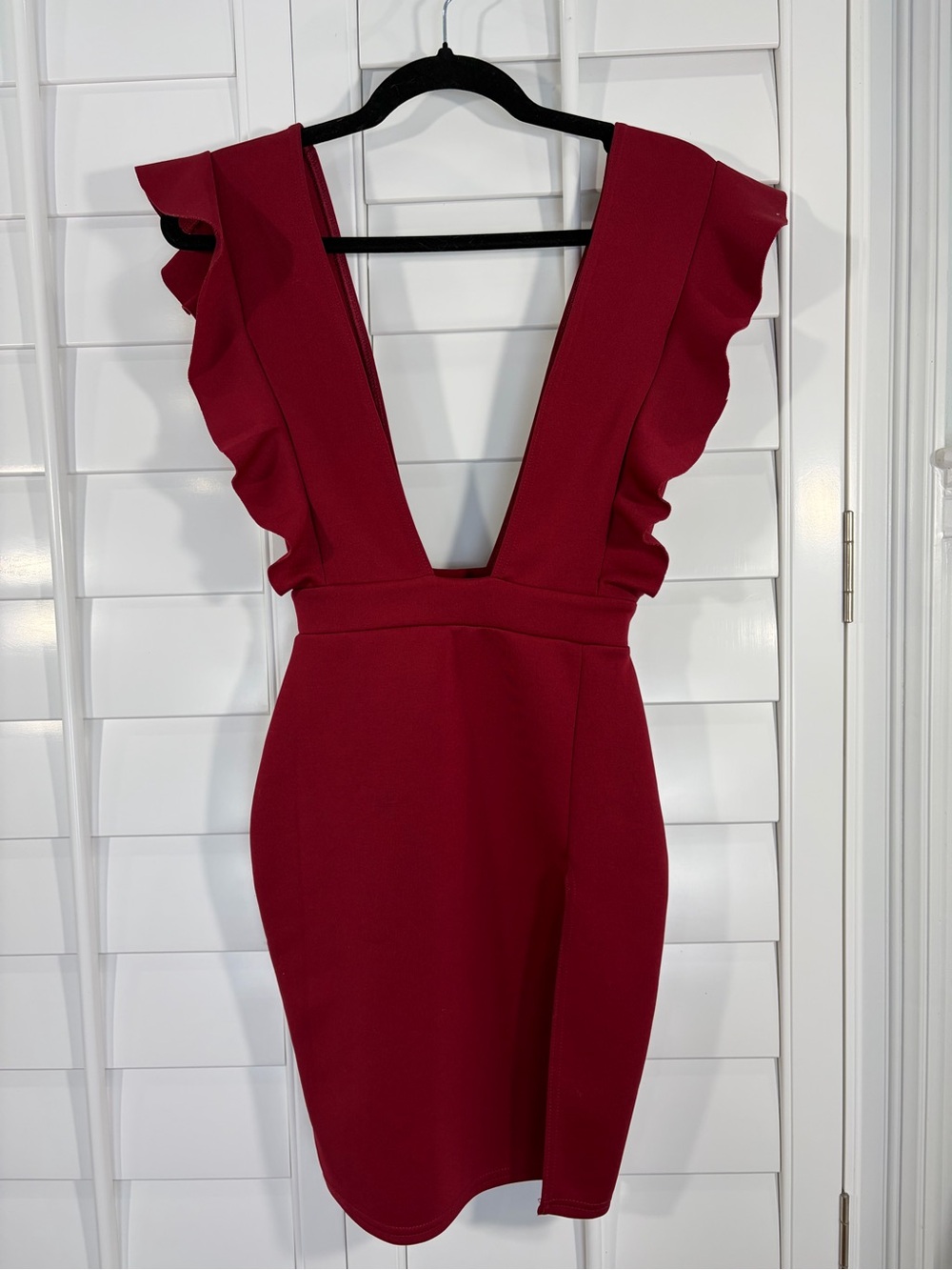 PrettyLittleThing Red Plunge Frill Sleeve Bodycon Dress (2)